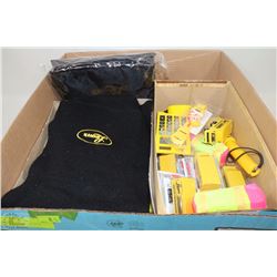 BOX OF LEON COLLECTIBLES INCL.DIE CAST CARS,