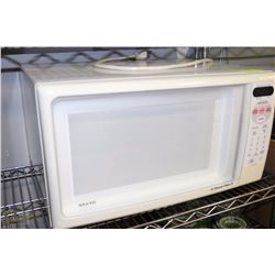 SANYO "SHOWERWAVE" MICROWAVE WITH TURNTABLE