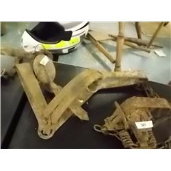 VINTAGE ANIMAL LEG TRAP