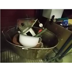 STAINLESS STEEL OVAL PAN WITH VINTAGE ENAMEL POTTY