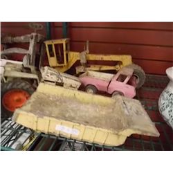 LOT OF VINTAGE TRACKTORS