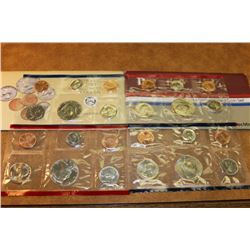 1984 & 1990 US MINT SETS P/D (WITH ENVELOPES)