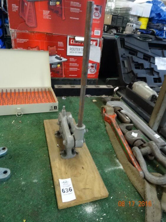 Armstrong Bench Top Rod Cutter