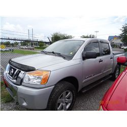 2011 Nissan Titan SV 4X4 C-Cab Pick Up