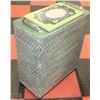 Image 1 : VINTAGE GREEN LAUNDRY HAMPER WITH WOODEN LID