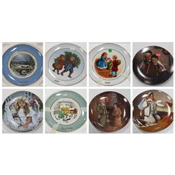 BOX FILLED WITH FIFTEEN COLLECTOR PLATES & VINTAGE