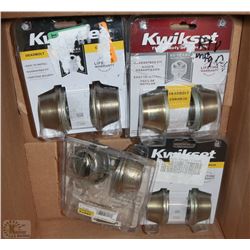 BOX WITH ASSORTED DOOR HANDLE SETS