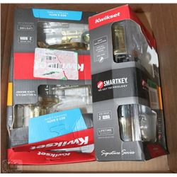 BOX WITH ASSORTED DOOR HANDLE SETS