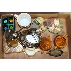 FLAT WITH COLLECTIBLES INCL WINE BOTTLE HOLDER,