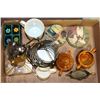 Image 1 : FLAT WITH COLLECTIBLES INCL WINE BOTTLE HOLDER,