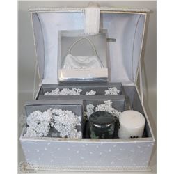LARGE WHITE WEDDING ENVELOPE BOX FULL