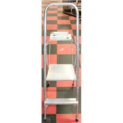 LITE 2 STEP PAINTERS LADDER