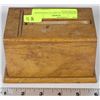 Image 1 : WOODEN HOMEMADE CIGARETTE DISPENSER