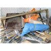 Image 1 : PALLET WITH YARD TOOLS INCLUDING SHOVELS, RAKES,