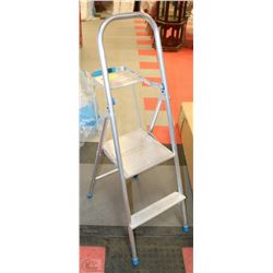 ALUMINUM STEP LADDER