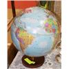 Image 1 : DESK GLOBE