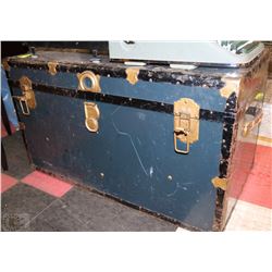 VINTAGE STORAGE TRUNK