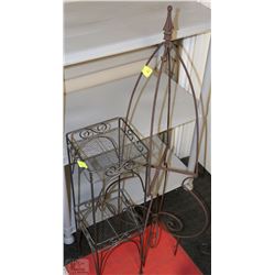 42.5" TALL RUST COLORED METAL YARD PLANT STAND