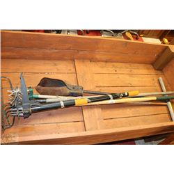 LOT OF 5 ASSORTED GARDEN / YARD  TOOLS