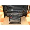 Image 1 : VINTAGE UNDERWOOD TYPEWRITER