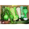 Image 1 : FLAT OF ESTATE GREEN GLASS VASES