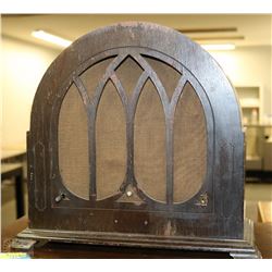 VINTAGE ANTIQUE RADIO