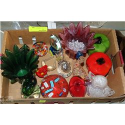 TRAY OF ART GLASS ORNAMENTS