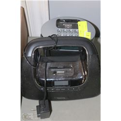 PAIR OF i4 DOCKING STATIONS