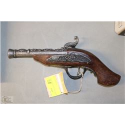 DECORATIVE VINTAGE STYLE GUN