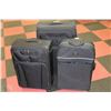 Image 1 : LOT OF 3 SUITCASES INCLUDING 1 EXTRA LARGE AND 2