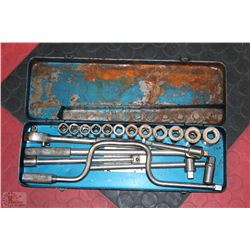SOCKET AND WRENCH SET