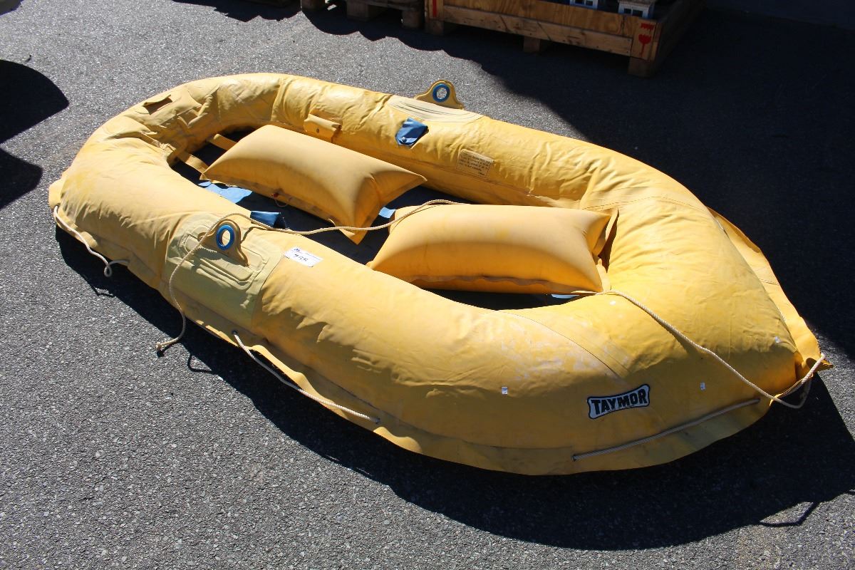 VINTAGE INFLATABLE TWO MAN RAFT