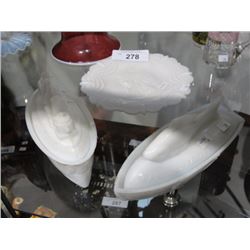3 pieces of milkglass