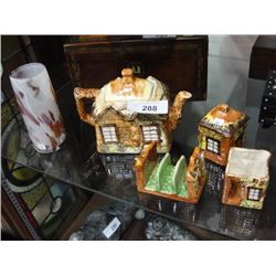 4 pieces of cottageware and art glass  glass