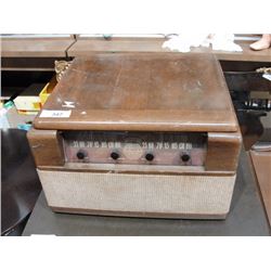 Packard-Bell table top record player/radio