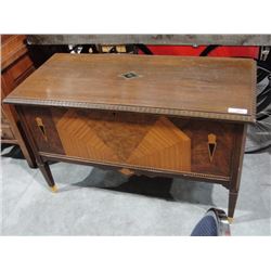Art Deco cedar chest by Honderich