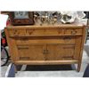 Image 1 : Quarter sawn oak sideboard