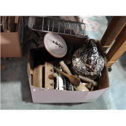 Box of misc. vintage housewares