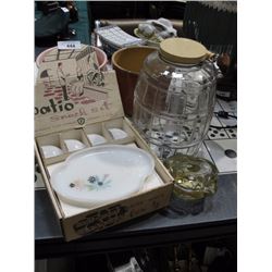 Lot of collectibles inc. redcliff planter