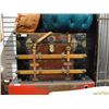 Image 1 : Steamer trunk