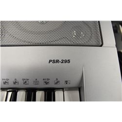 YAMAHA PSR-295 ELECTRIC KEYBOARD PIANO - Able Auctions