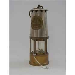 AN EDWARDIAN INK STAND, circular treen base, clear glass container  20-30...