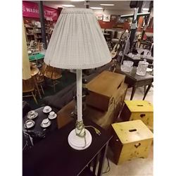 WHITE TABLE LAMP