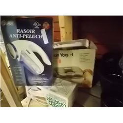 LOT OF KITCHEN APPLIANCES - 3 PC