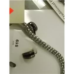 VICTORIA E, NECKLACE & EARING SET ON CARD