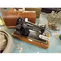 VINTAGE DOME TOP SINGER SEWING MACHINE