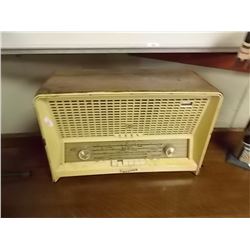 matel vintage radio