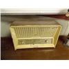 Image 1 : matel vintage radio