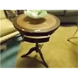 ROUND SIDE TABLE WITH DRAWER