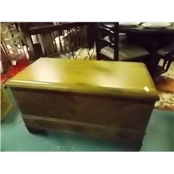 1940 cedar hopechest w drawer
